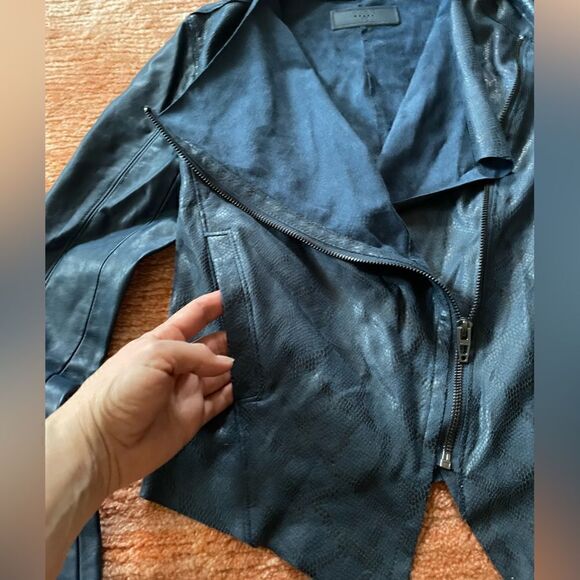 Anthropologie Blank NYC Faux Leather Navy Animal Print Jacket Size XS - Picture 7 of 12